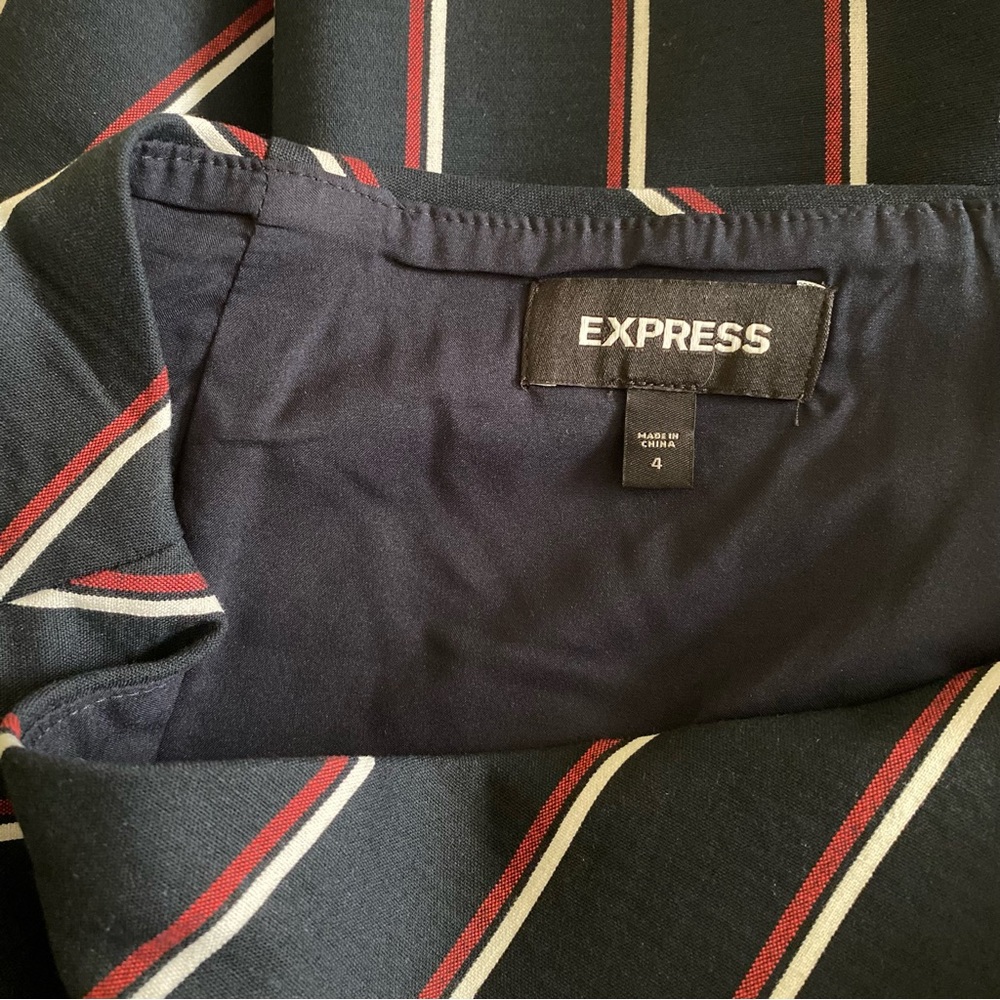Express | short ruffled skirt - Picture 3 of 7
